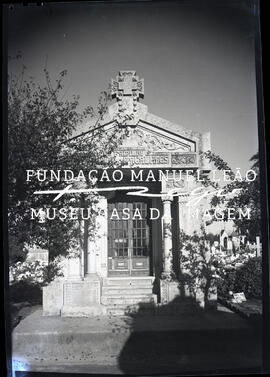 Jazigo da família Ramiro Magalhães, Cemitério de Agramonte
